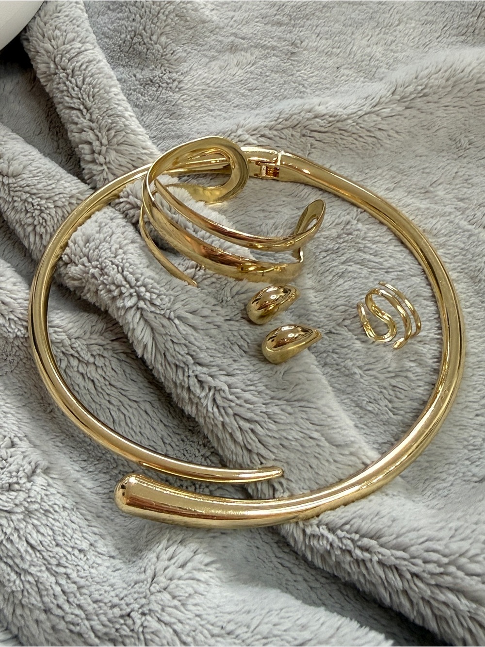 Gold-Tone Jewelry Set – Necklace, Bracelet, Ring & Earrings